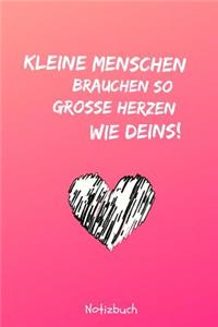 Kleine Menschen Brauchen Große Herzen So Wie Deins! Notizbuch: A5 Tagebuch mit schönen Sprüchen als Geschenk für Lehrer - Abschiedsgeschenk für Erzieher und Erzieherinnen - Planer - Terminplaner - Kindergarten -