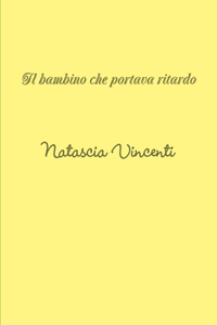 bambino che portava ritardo