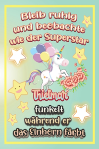 Bleib ruhig und beobachte wie Superstar Thietmar funkelt während sie das Einhorn färbt