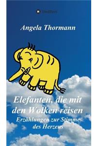 Elefanten, die mit den Wolken reisen