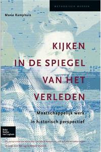 Kijken in de Spiegel Van Het Verleden