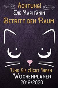 Achtung! Die Kapitänin betritt den Raum und Sie zückt Ihren Wochenplaner 2019 - 2020