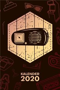 Kalender 2020: A5 Vintage Terminplaner für Oldschool Liebhaber mit DATUM - 52 Kalenderwochen für Termine & To-Do Listen - Retro Radio Terminkalender 80er Musik Jah