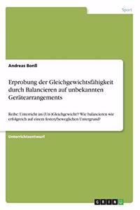 Erprobung der Gleichgewichtsfähigkeit durch Balancieren auf unbekannten Gerätearrangements