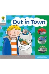 Oxford Reading Tree: Level 1: Floppy's Phonics: Sounds and Letters: Out in Town