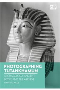 Photographing Tutankhamun