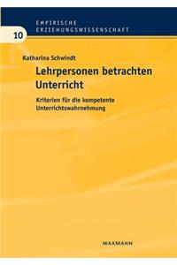 Lehrpersonen betrachten Unterricht