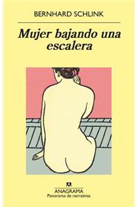 Mujer Bajando Una Escalera