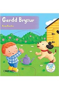 Cyfres Gwthio, Tynnu, Troi: Gardd Brysur / Busy Garden