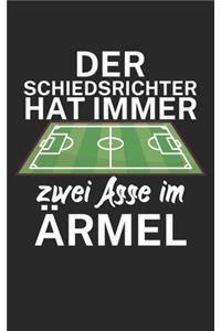 Der Schiedsrichter hat immer zwei Asse im Ärmel: Fußball Notizbuch für Schiedsrichter mit Spruch. 120 Seiten Liniert. Perfektes Geschenk.