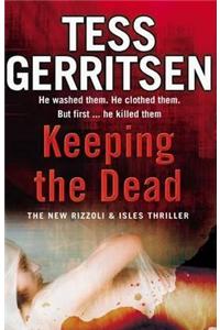 Keeping the Dead [Large Print]