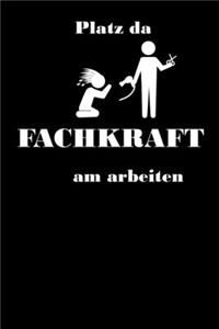 Platz da Fachkraft am arbeiten
