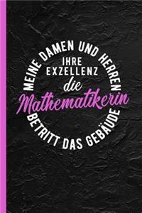 Meine Damen und Herren ihre Exzellenz die Mathematikerin betritt das Gebäude