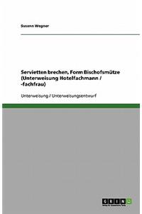 Servietten brechen, Form Bischofsmütze (Unterweisung Hotelfachmann / -fachfrau)