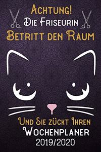 Achtung! Die Friseurin betritt den Raum und Sie zückt Ihren Wochenplaner 2019 - 2020