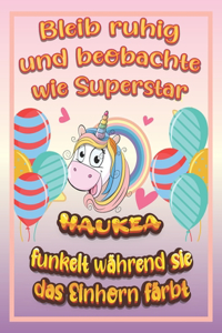 Bleib ruhig und beobachte wie Superstar Haukea funkelt während sie das Einhorn färbt