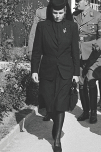 Dame in Swart