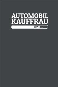 Automobilkauffrau lädt