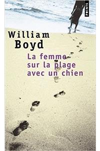 Femme Sur La Plage Avec Un Chien(la)