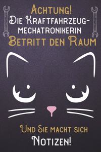 Achtung! Die Kraftfahrzeug-Mechatronikerin betritt den Raum und Sie macht sich Notizen: DIN A5 Notizbuch / Notizheft /Journal blanko, unliniert und 120 Seiten. Perfektes Geschenk von Kollegen für Kollege für den passenden Beruf.