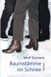 Baumstämme im Schnee