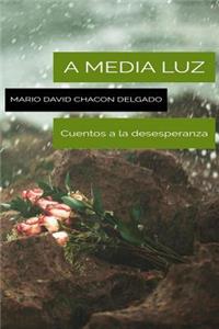 A Media Luz: Cuentos a la Desesperanza