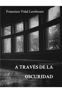 A través de la oscuridad