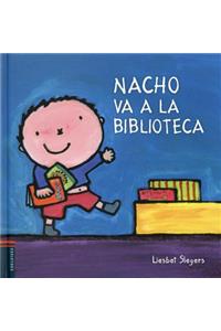 Nacho va a la biblioteca