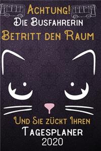 Achtung! Die Busfahrerin betritt den Raum und Sie zückt Ihren Tagesplaner 2020