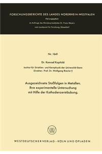 Ausgezeichnete Stoßfolgen in Metallen. Ihre experimentelle Untersuchung mit Hilfe der Kathodenzerstäubung