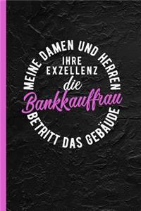 Meine Damen und Herren ihre Exzellenz die Bankkauffrau betritt das Gebäude