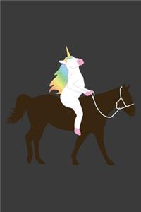 Einhorn reitet Pferd