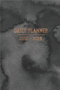 Daily Planner. 2018 - 2019.: Black and Gold Diary Planner. September 2018 to December 2019.