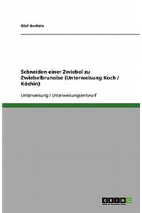 Schneiden einer Zwiebel zu Zwiebelbrunoise (Unterweisung Koch / Köchin)