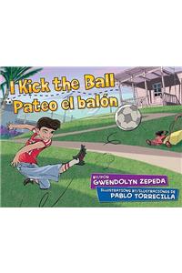 I Kick the Ball / Pateo El Balón