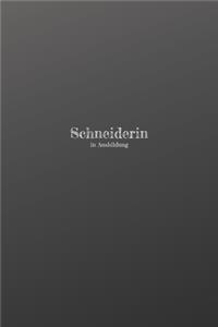 Schneiderin in Ausbildung