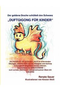 Der goldene Drache schüttelt den Schwanz