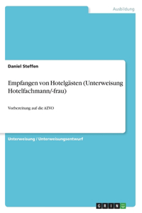 Empfangen von Hotelgästen (Unterweisung Hotelfachmann/-frau)