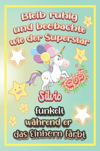 Bleib ruhig und beobachte wie Superstar Silvio funkelt während sie das Einhorn färbt