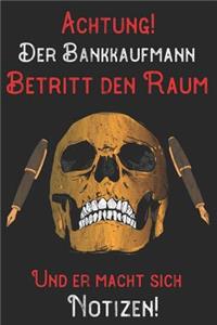 Achtung! Der Bankkaufmann betritt den Raum und er macht sich Notizen