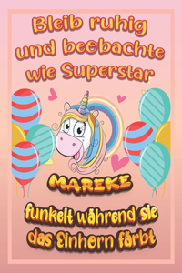 Bleib ruhig und beobachte wie Superstar Mareke funkelt während sie das Einhorn färbt