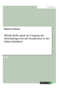 Welche Rolle spielt der Umgang mit Gleichaltrigen bei der Sozialisation in der frühen Kindheit?