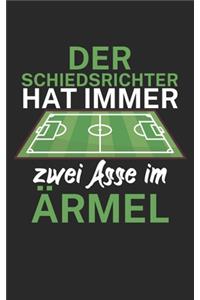 Der Schiedsrichter hat immer zwei Asse im Ärmel: Fußball Notizbuch für Schiedsrichter mit Spruch. 120 Seiten Liniert. Perfektes Geschenk.