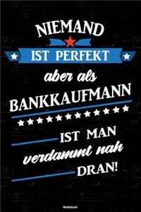 Niemand ist perfekt aber als Bankkaufmann ist man verdammt nah dran! Notizbuch