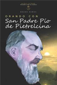 Orando Con San Padre Pio de Pietrelcina