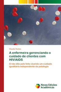 A enfermeira gerenciando o cuidado de clientes com HIV/AIDS