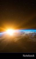 Notebook: Lever Du Soleil, L'Espace, L'Espace Extra-Atmosphérique, Globe Carnet / Journal / Livre d'écriture / Calepin / Agenda / Notes - 6 x 9 pouces (15,24 