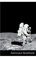 Notebook: Cooles Astronauten Notizbuch / Tagebuch / Tagesplaner - 6 x 9 Zoll (15,24 x 22,86 cm), 150 Seiten, glänzende Oberfläche. Für Kinder, Jungen, Mädchen
