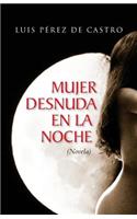 Mujer desnuda en la noche