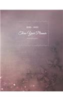 Trust in God. 2020 - 2022 Three Year Planner with Bible quotes.